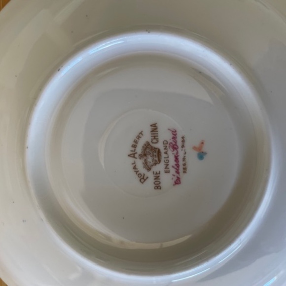 Royal Albert Creamer and Saucer - Picture 7 of 7